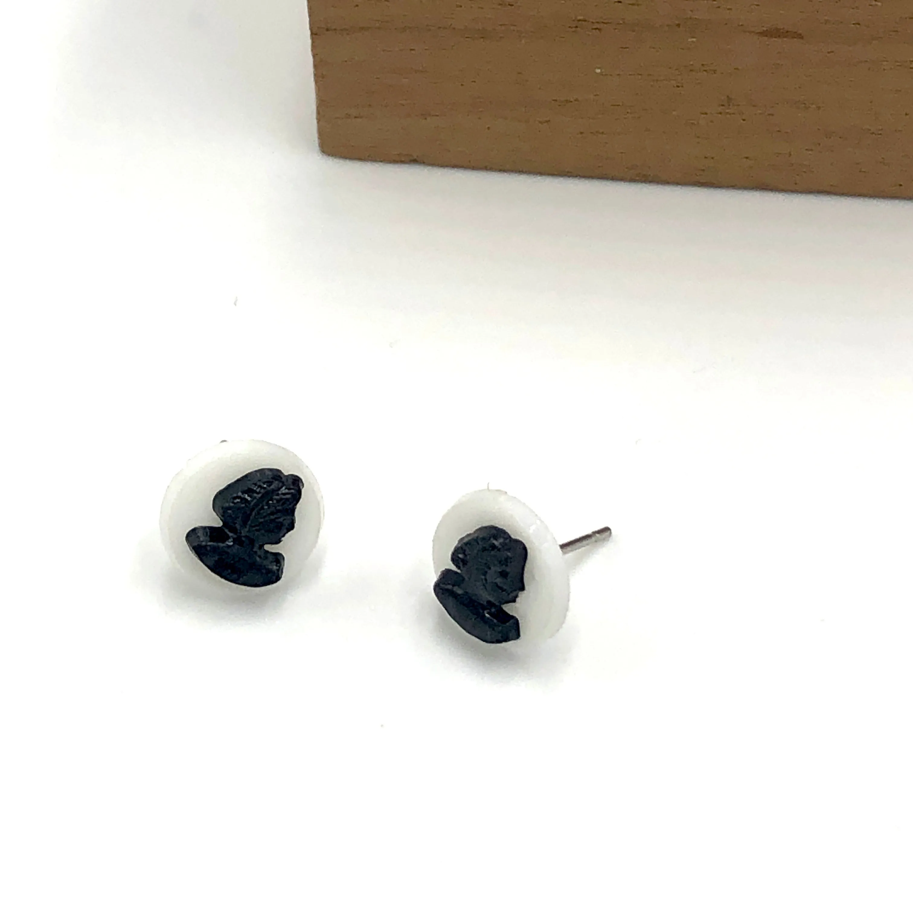 Black & White Cameo Disc Stud Earrings