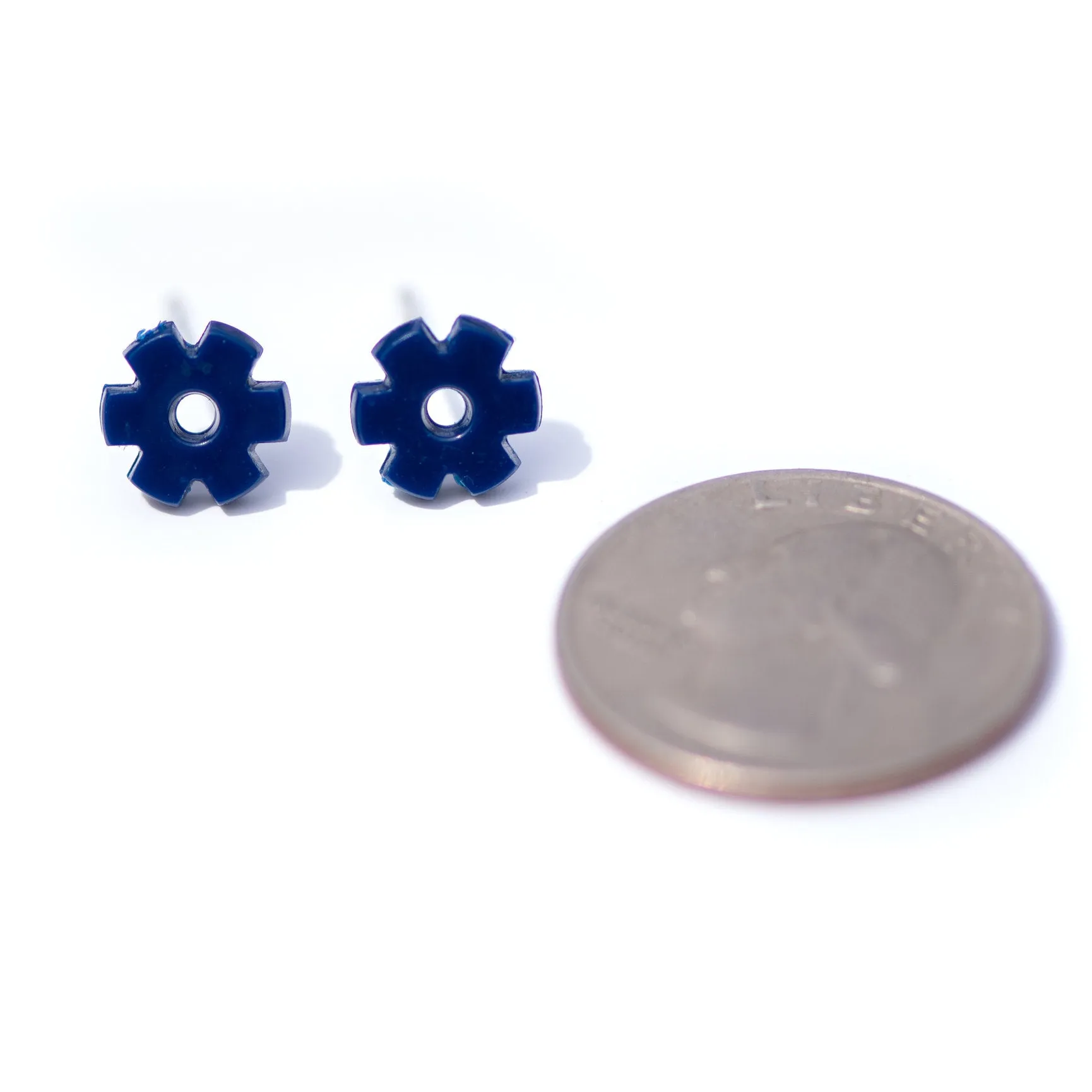 Navy Serrated Daisy Flower Stud Earrings