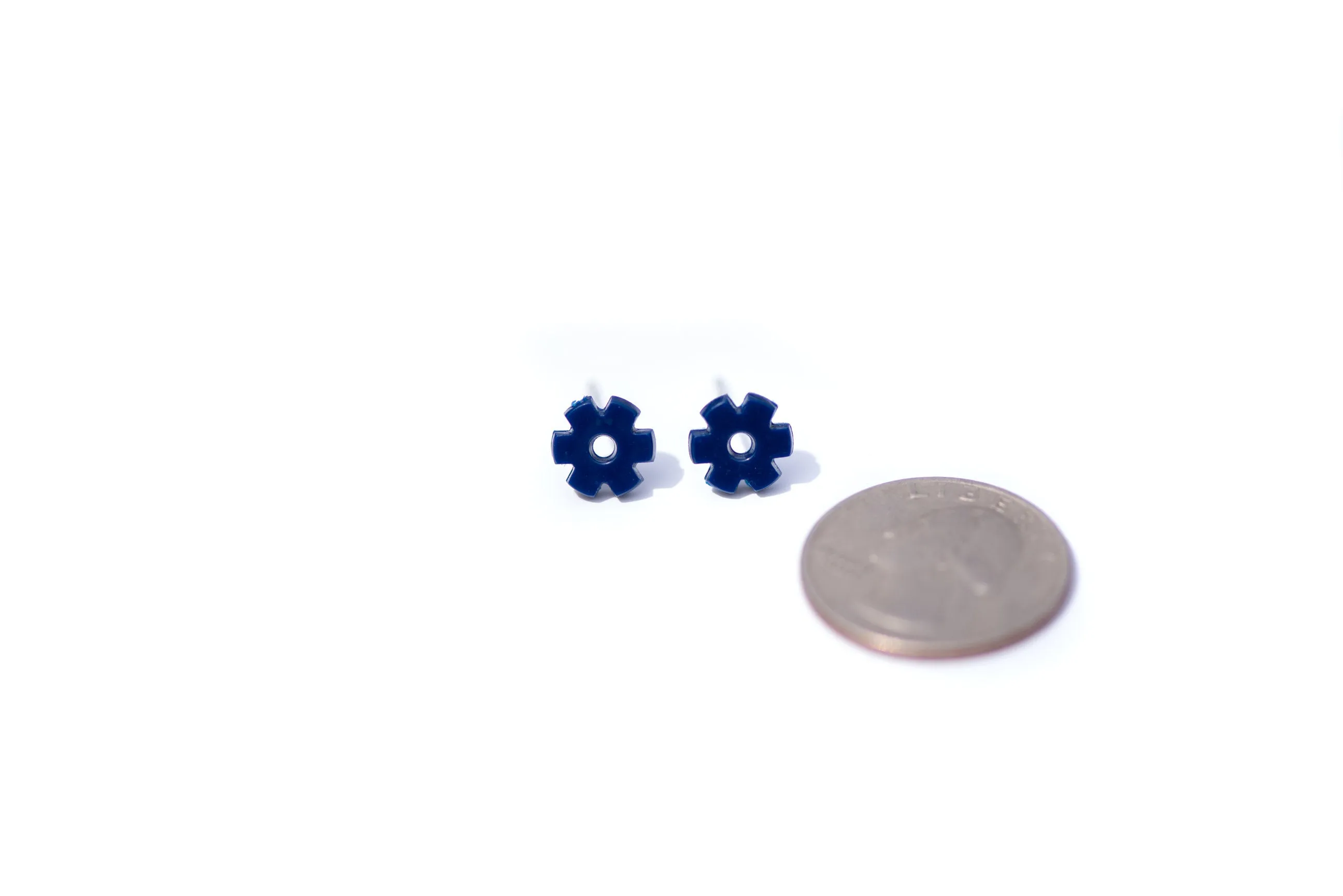 Navy Serrated Daisy Flower Stud Earrings