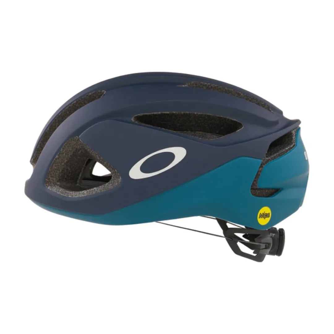 Oakley ARO3 Helmet